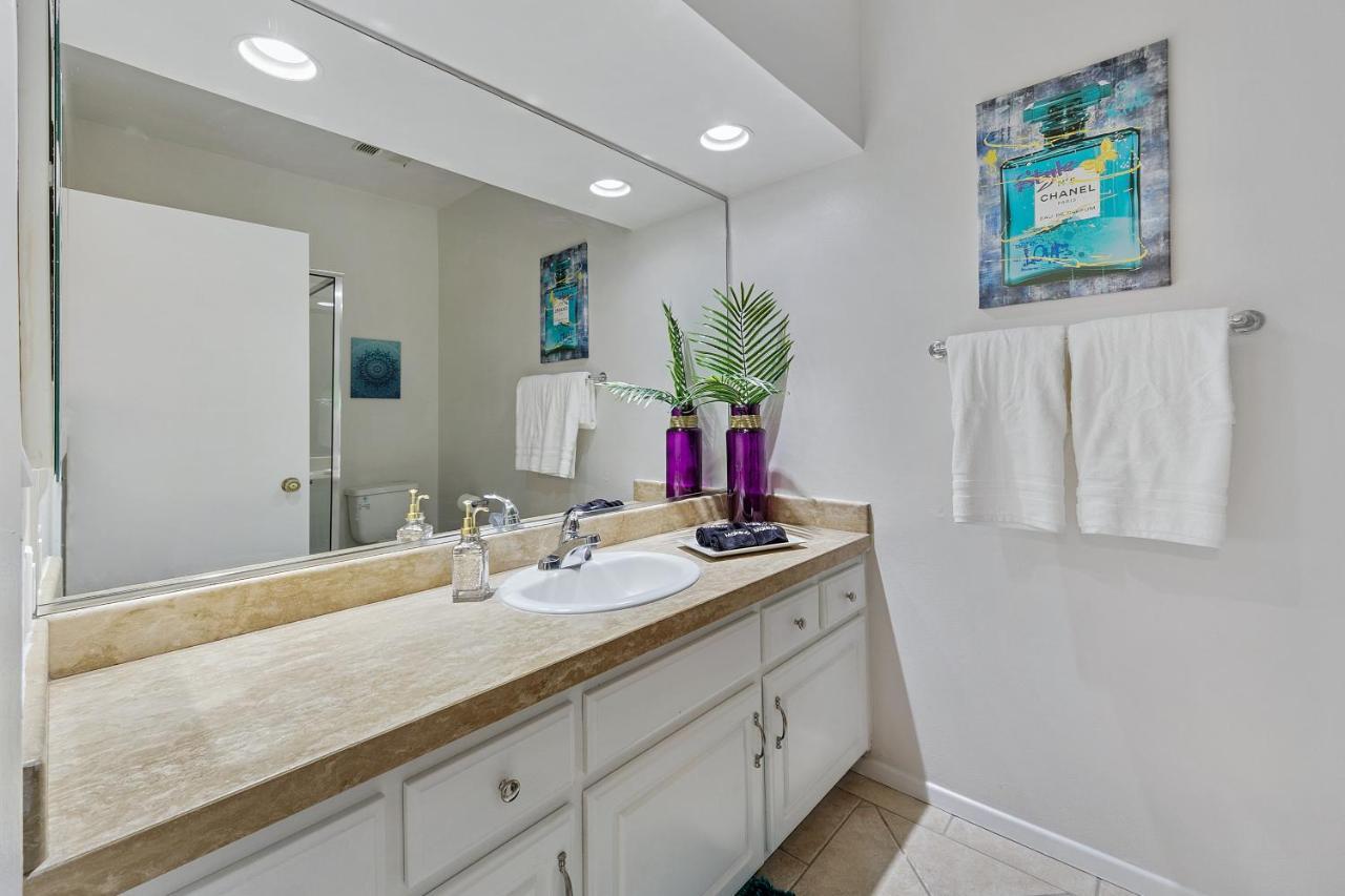 Beverly Hills Chic 2 Bed 2Bath With Patio And Parking 309 Los Angeles Bagian luar foto