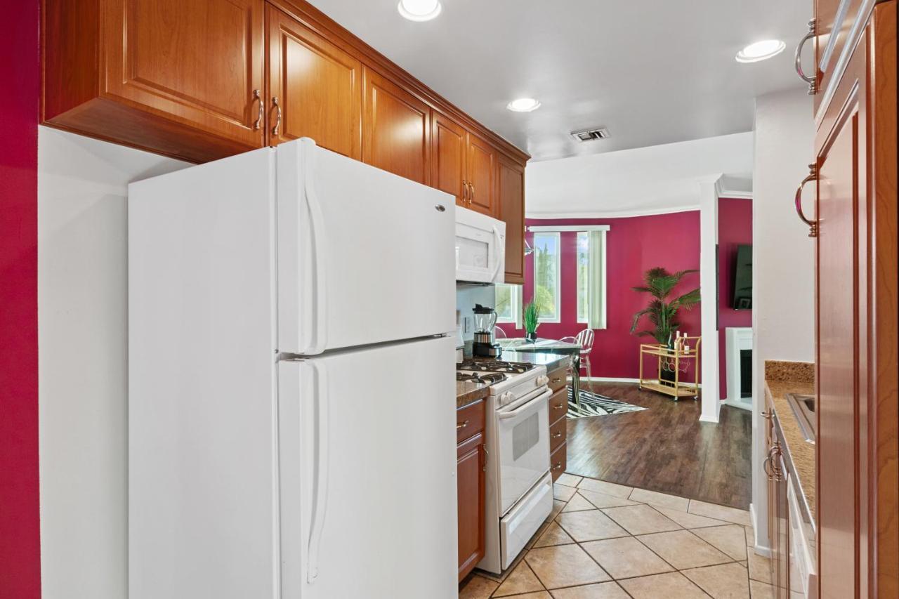 Beverly Hills Chic 2 Bed 2Bath With Patio And Parking 309 Los Angeles Bagian luar foto