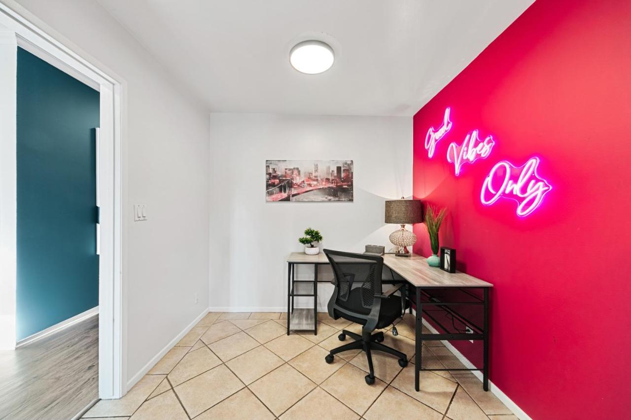 Beverly Hills Chic 2 Bed 2Bath With Patio And Parking 309 Los Angeles Bagian luar foto