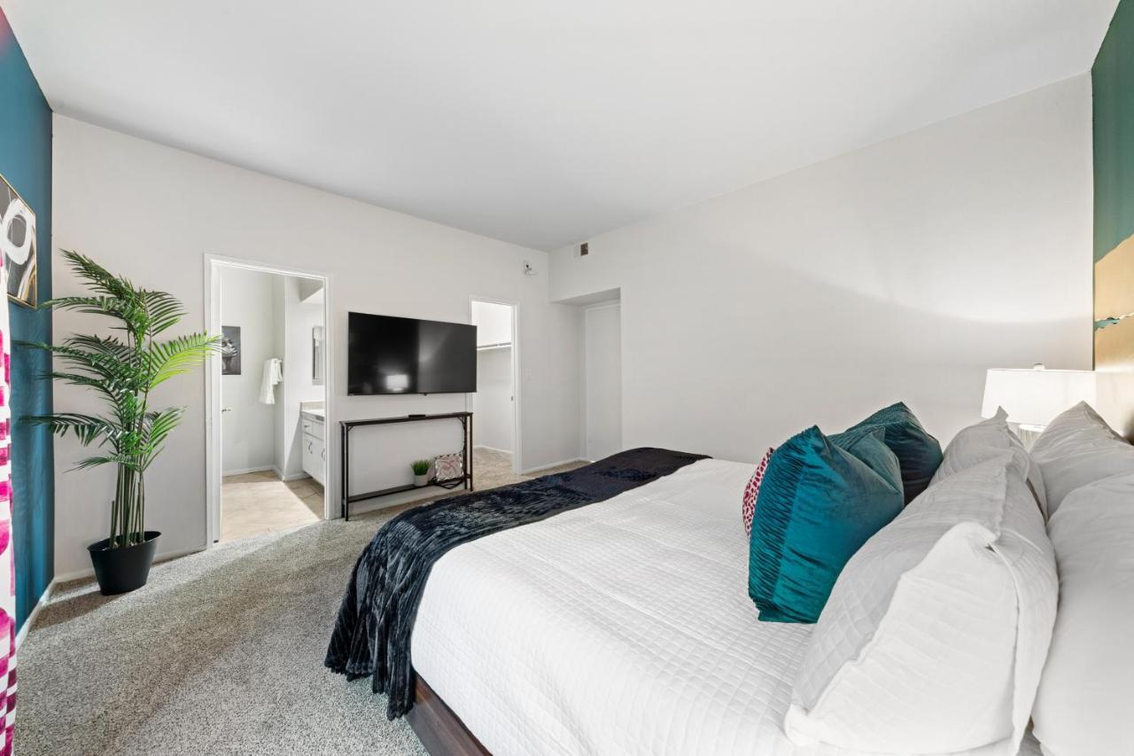 Beverly Hills Chic 2 Bed 2Bath With Patio And Parking 309 Los Angeles Bagian luar foto