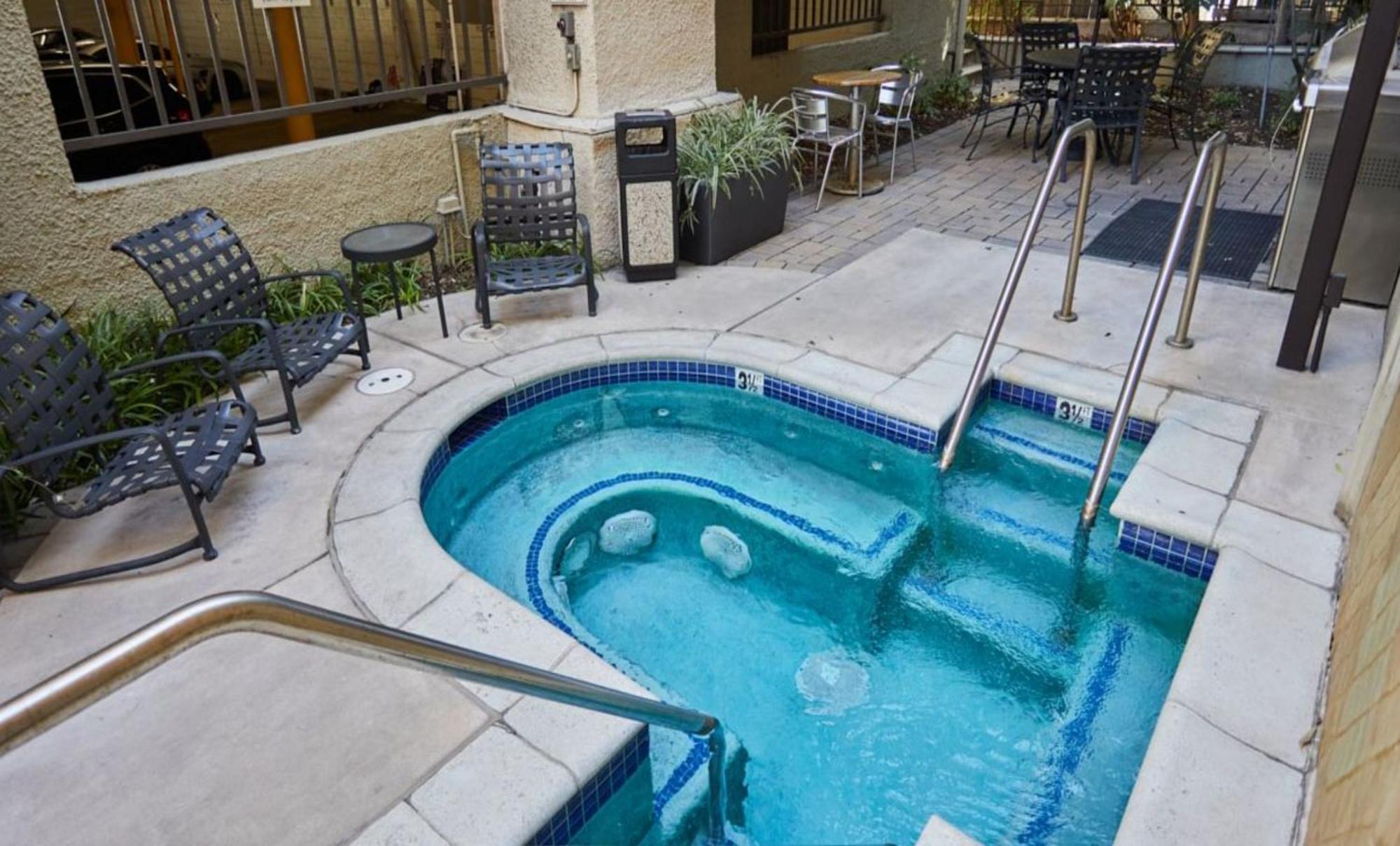 Beverly Hills Chic 2 Bed 2Bath With Patio And Parking 309 Los Angeles Bagian luar foto